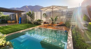 A backyard with a swimming pool, a covered patio, and a view of mountains. - w Private 4BR Getaway With Pool Cinema (Salas)