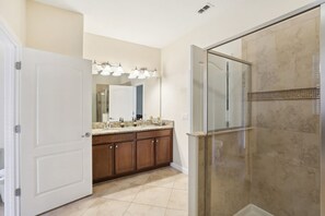 House - Upstay Family Home w Pool Cinema Championsgate (Davenport)