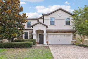 House - Upstay Family Home w Pool Cinema Championsgate (Davenport)