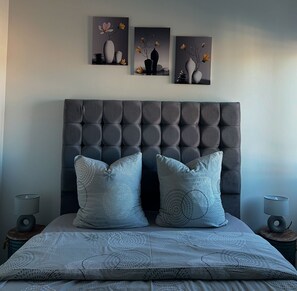 1 bedroom, iron/ironing board, Internet, bed sheets - Apartment Port Fréjus (Fréjus)
