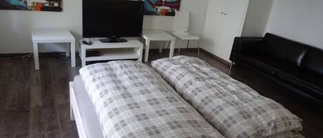 Bügeleisen/Bügelbrett, WLAN, Bettwäsche