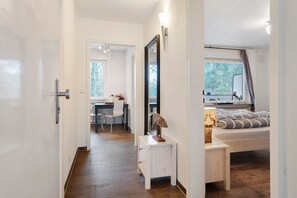 Iron/ironing board, WiFi, bed sheets - Apartment "City, 38 sqm" with Balcony and Wi-Fi (Baden-Baden)