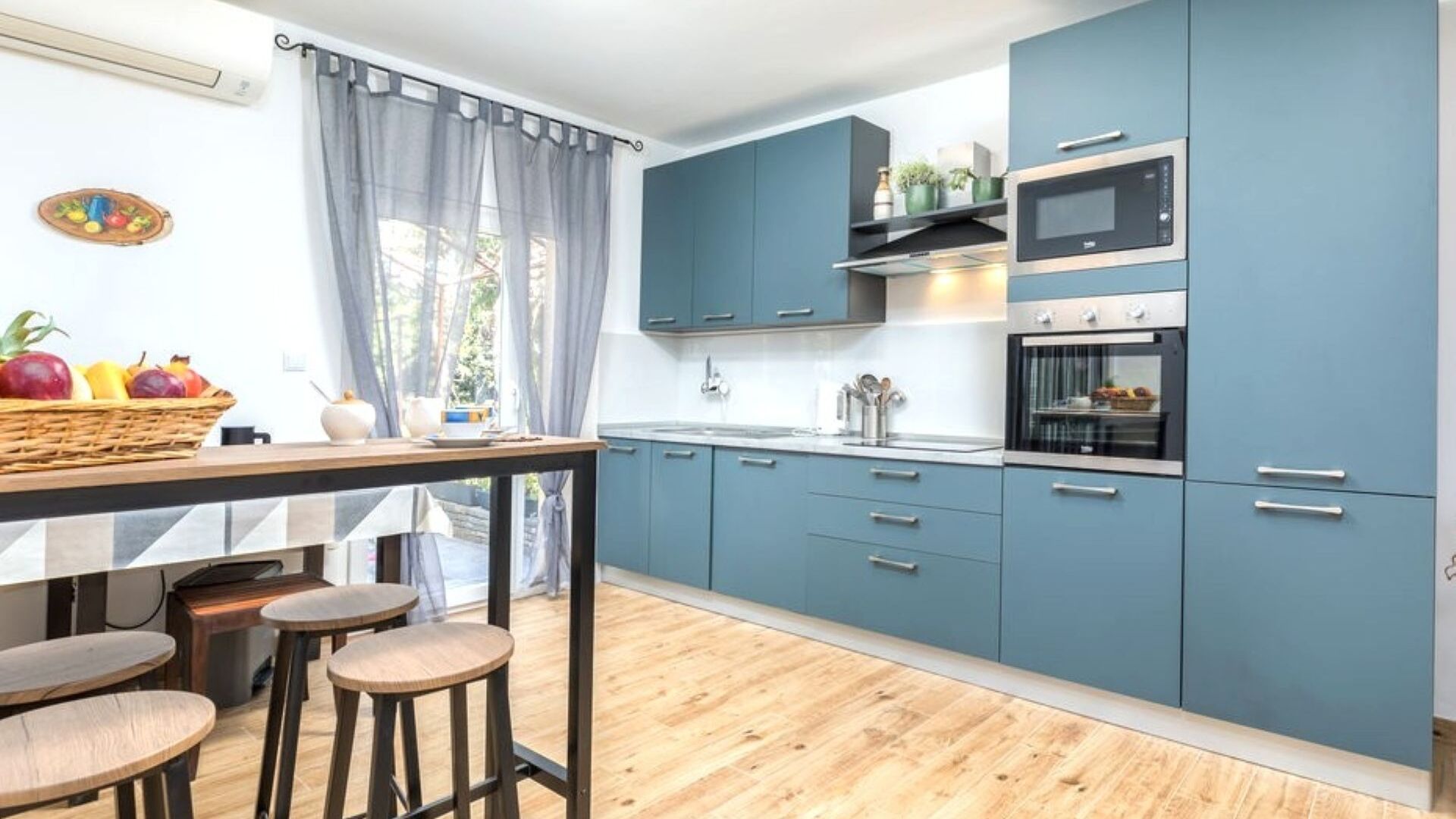 Réfrigérateur, micro-ondes, four, lave-vaisselle