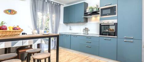 Réfrigérateur, micro-ondes, four, lave-vaisselle