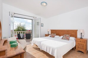 Bureau, fer et planche à repasser, Wi-Fi, draps fournis