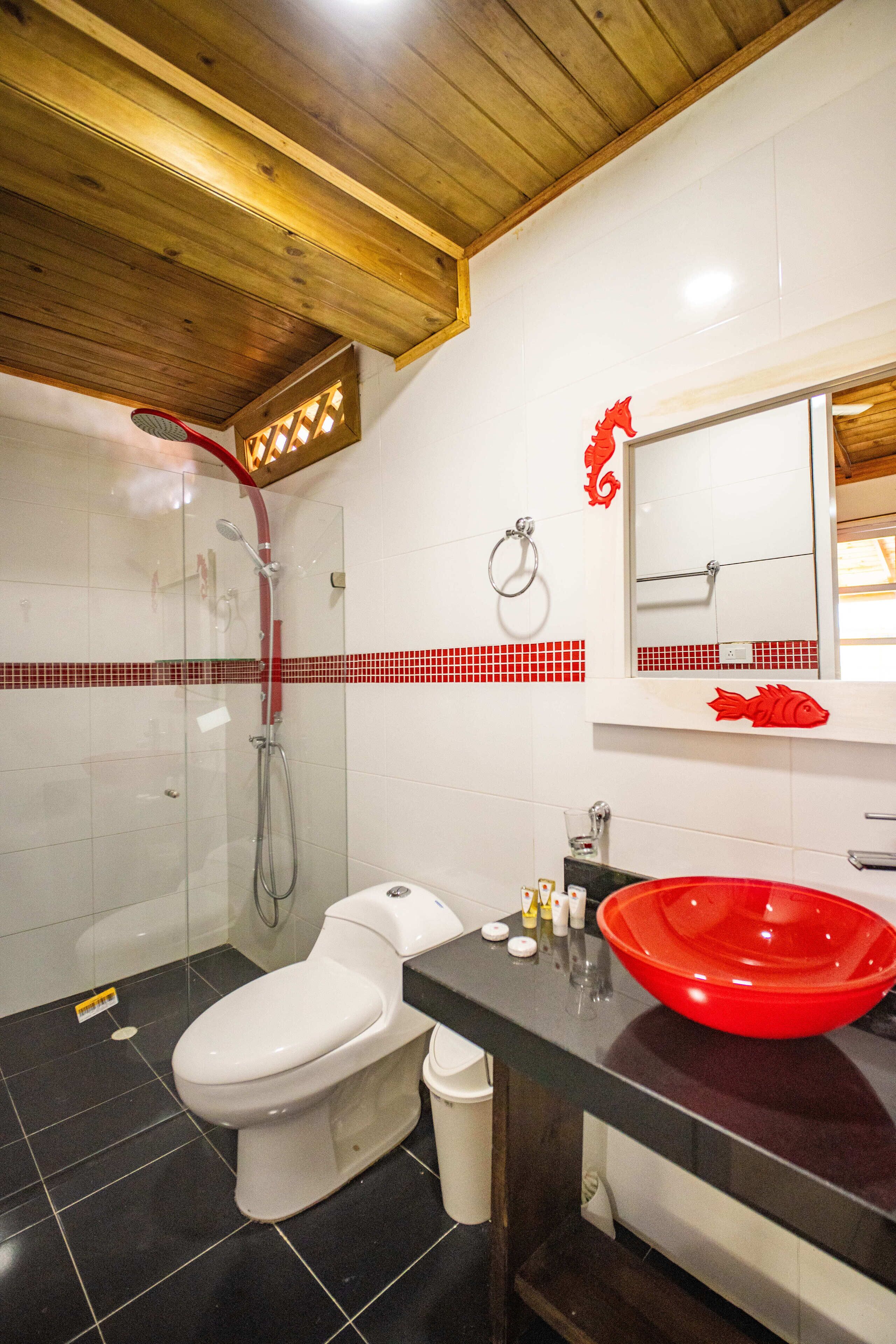 Klassieke kamer, 1 twee- of 2 eenpersoonsbedden | Badkamer