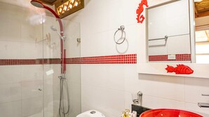 Phòng đôi hoặc 2 giường đơn phong cách cổ điển | Phòng tắm
