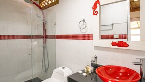 Phòng đôi hoặc 2 giường đơn phong cách cổ điển | Phòng tắm