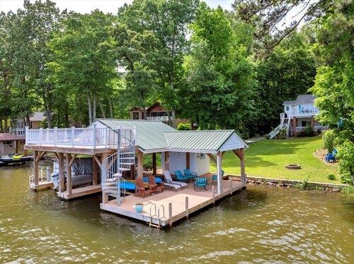 Camp Holiday| Waterfront | Pet Friendly