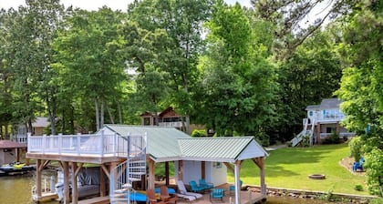 Camp Holiday| Waterfront | Pet Friendly