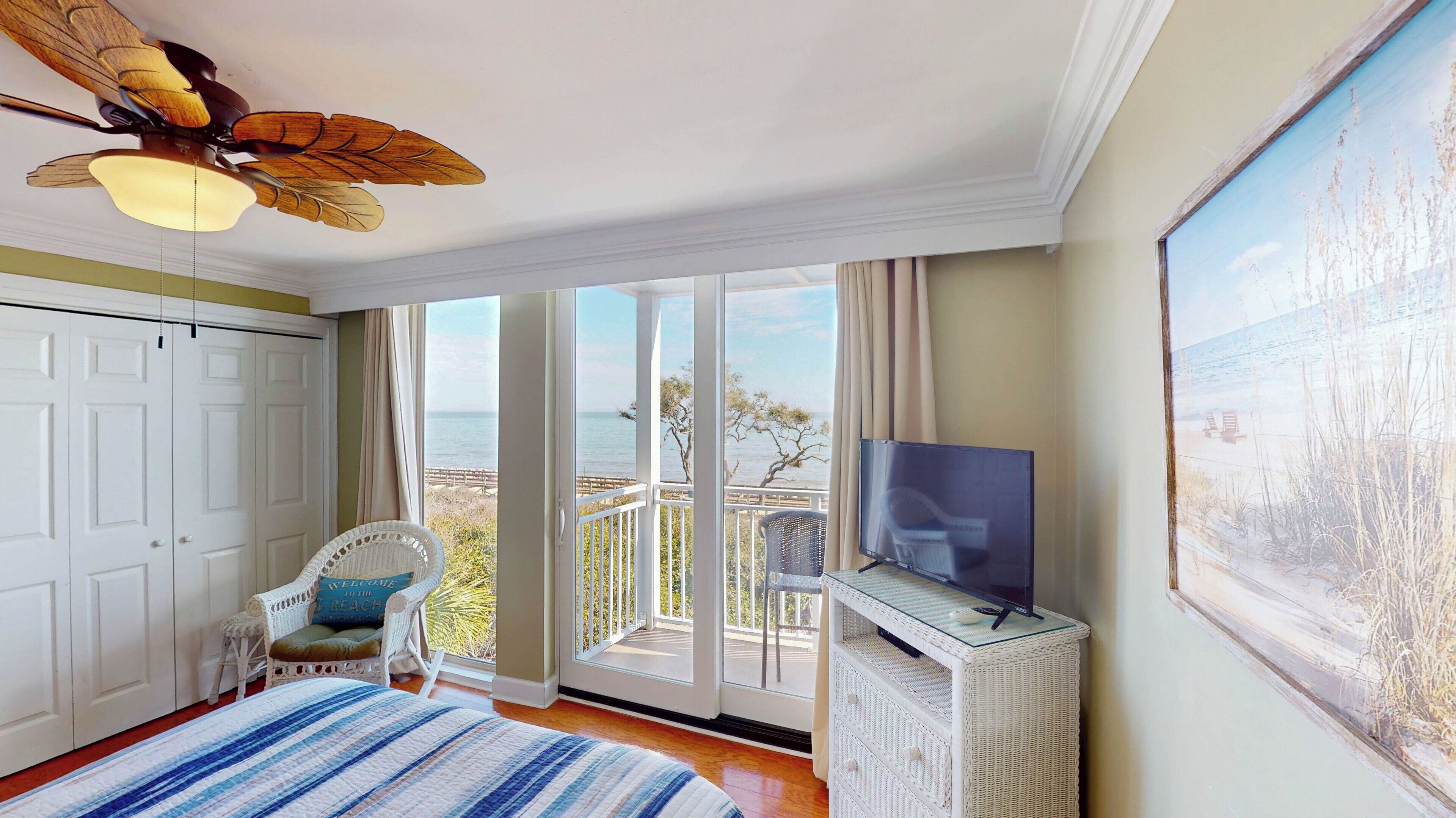 Fer et planche à repasser, Wi-Fi gratuit, draps fournis