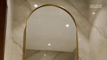 Combined shower/bathtub, towels, soap, shampoo