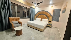 Desk, free WiFi - Hotel Shree Radhe Dwarka (Dwarka)