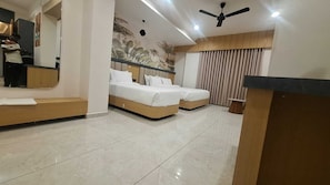 Desk, free WiFi - Hotel Shree Radhe Dwarka (Dwarka)