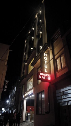 Front of property - White Panda Hotels Shree Radhe (Dwarka)
