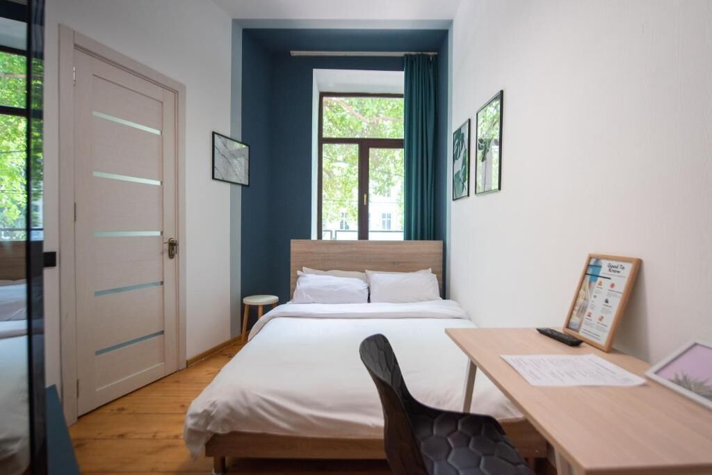 Habitación clásica doble, vistas al patio | Cortinas opacas, tabla de planchar con plancha, wifi gratis