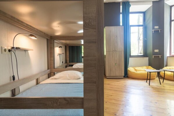 A modern room with a bed, a desk, a wardrobe, and a window with curtains. - City guli brosse (Tbilisi)