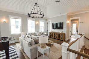 Smart TV, table football - Newly Renovated 2026-Breathtaking Gulf Views-4 Bedrooms Sleeps 10 (Inlet Beach)