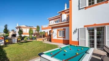 Familienvilla, Gartenblick | Terrasse/Patio