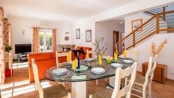 Familie villa, uitzicht op tuin | Dineren