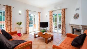 Family Villa, Garden View | Living area