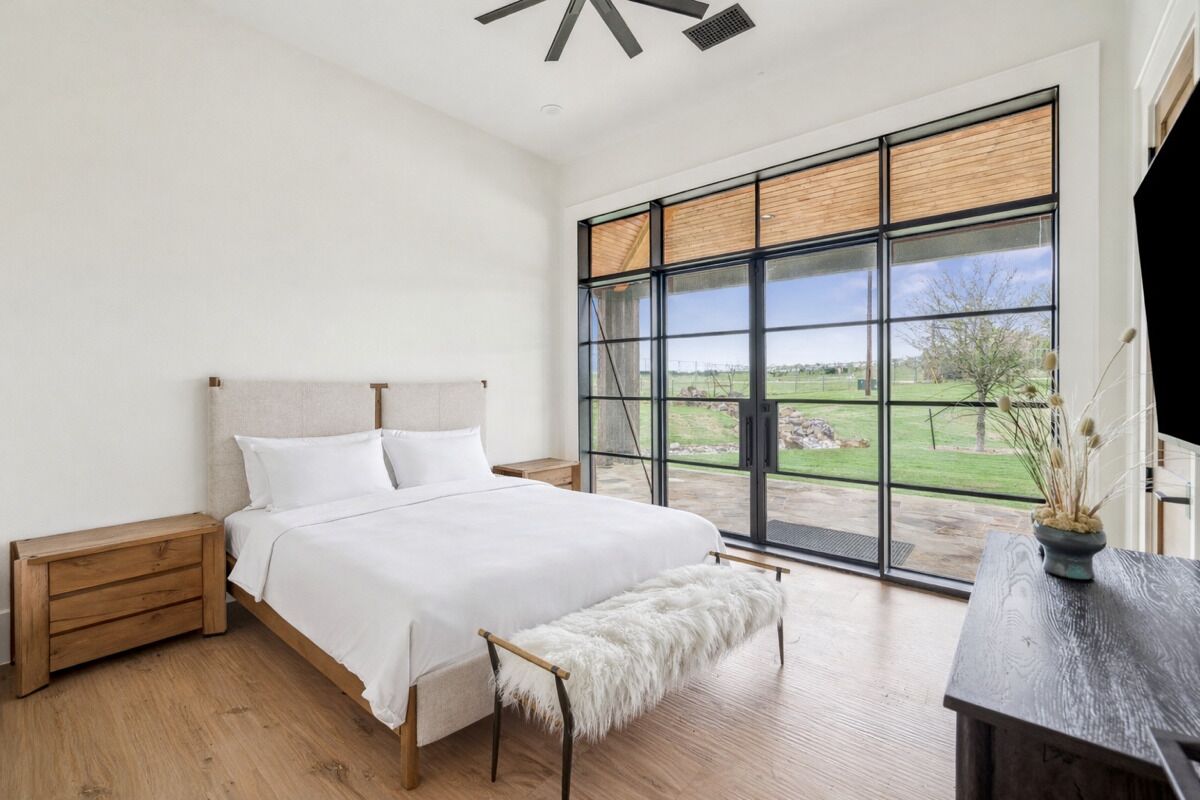 10 bedrooms, desk, iron/ironing board, WiFi