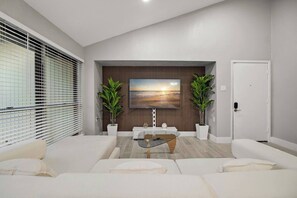 TV - Pool Oasis Near Airport. Gym, Games. BBQ (San Antonio)