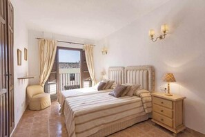 3 bedrooms, iron/ironing board, travel cot, free WiFi - Large townhouse for rent Marbella golden mile (Marbella)