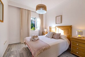 2 bedrooms, iron/ironing board, WiFi, bed sheets - Hacienda Nagueles Apartment I Golden Mile Marbella (Marbella)