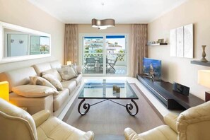 Smart TV, DVD player - Apartment Playa del Duque Gaviotas in Puerto Banus (Marbella)