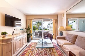 Smart TV, DVD player, table football, ping pong - Los Granados I Puerto Banus Marbella beach front. (Marbella)