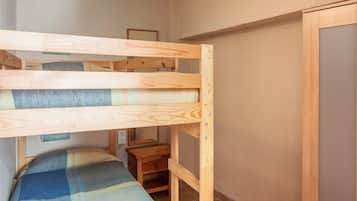 Strykjärn/strykbräda, wi-fi och sängkläder