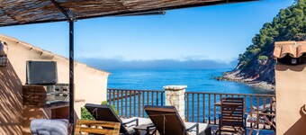 Cozy Cottage with Extraordinary Location Near the Sea