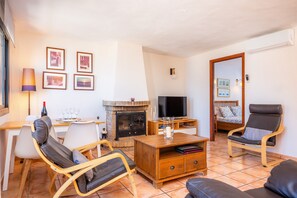 TV - Cozy Cottage with Extraordinary Location Near the Sea (VALLDEMOSSA)