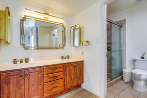 Interior - Steps to Golf & Greenbelt! Elegant Scottsdale Unit (Scottsdale)