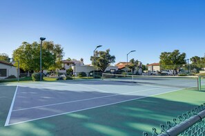 Interior - Steps to Golf & Greenbelt! Elegant Scottsdale Unit (Scottsdale)