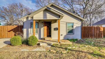 House (3 Bedrooms) | Front of property