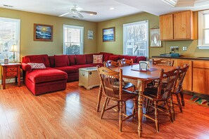 Apartment (3 Bedrooms) | Interior - Walk to Broadway Beach! Cape May Getaway w/ Grill (Cape May)