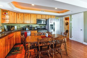 Apartment (3 Bedrooms) | Interior - Walk to Broadway Beach! Cape May Getaway w/ Grill (Cape May)