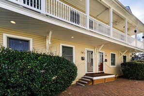 Apartment (3 Bedrooms) | Interior - Walk to Broadway Beach! Cape May Getaway w/ Grill (Cape May)