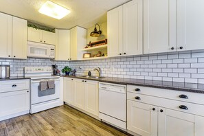 Apartment (3 Bedrooms) | Interior - Private Yard & Basketball Hoop: Bright SLC Escape (Taylorsville)