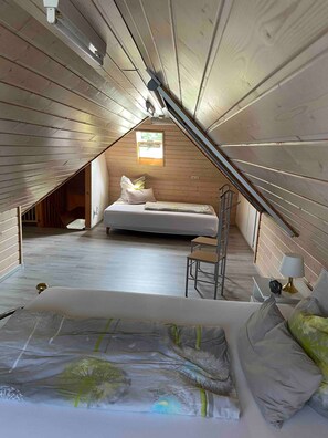 2 habitaciones, tabla de planchar con plancha, wifi y ropa de cama 