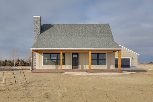 Interior - Ultimate Outdoor Getaway Near Fishing at Cow Creek (Pierre)