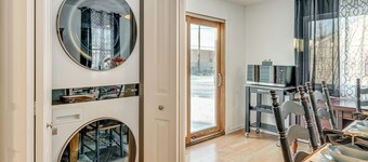 5 Mi to Dtwn Rockford: Pet-friendly Home w/ Yard!