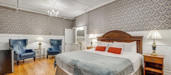 On Historic Main Street: Walkable & Quaint Apt!