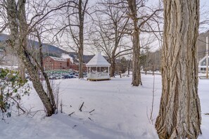 Interior - Hike, Fish & Ski: Riverside Barn Loft in Lee (South Lee)