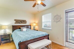 House (3 Bedrooms) | Interior - Daves Waves Pet-friendly Home in Surfside Beach (Freeport)
