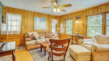 Cottage (2 Bedrooms) | Interior