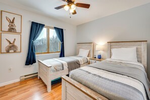 Interior - Sled, Ski & Hike! Mtn-view Condo in Thornton (Thornton)