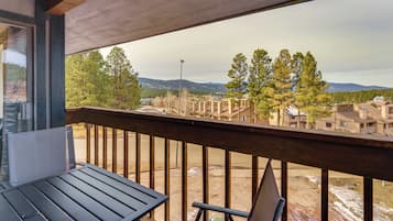 Apartment (3 Bedrooms) | Front of property